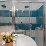 Hotel Queen House *