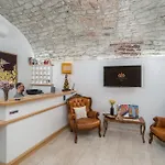 Hotel Queen House Bosa