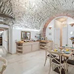 Hotel Queen House Bosa