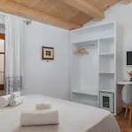Queen House Hotel *
