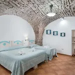 Queen House Hotel