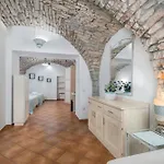 Queen House *