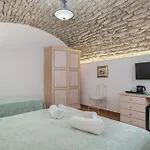 Queen House Bosa