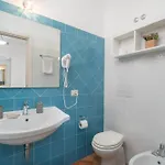 Queen House Hotel *