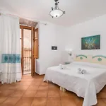 Queen House Hotel *