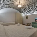 Queen House Hotel