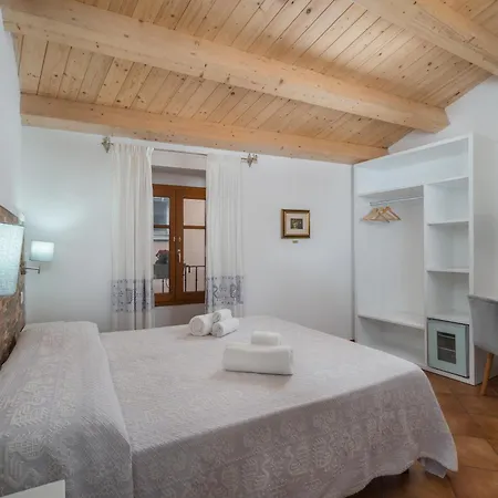 Отель Queen House