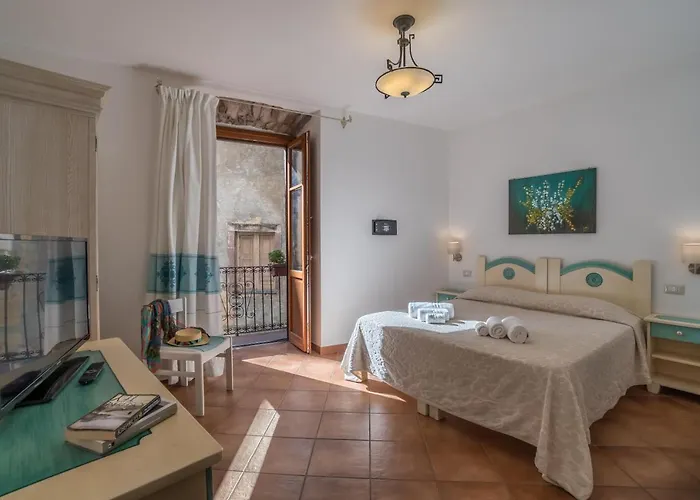 Hotel Queen House Bosa