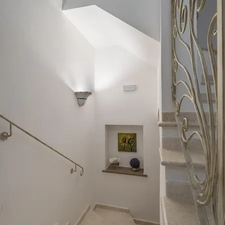 Queen House * Bosa