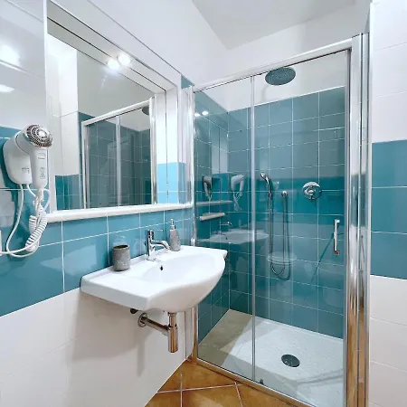 Hotel Queen House Bosa