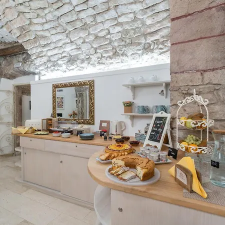 Queen House Hotel Bosa