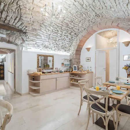 Hotel Queen House Bosa