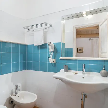 Queen House Hotel Bosa