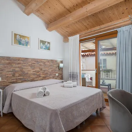 Hotel Queen House Bosa