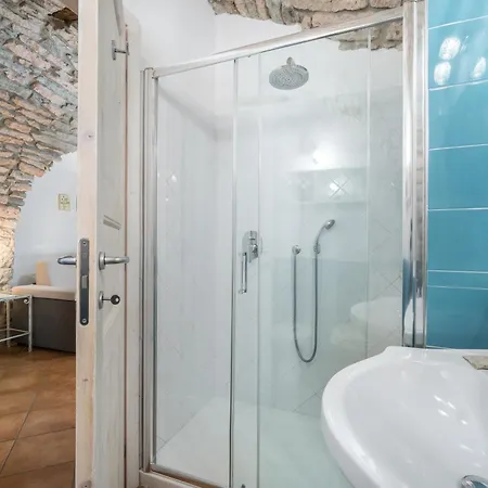 Queen House Hotel Bosa