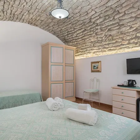 Queen House Bosa