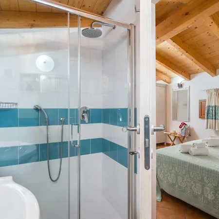 Queen House Hotel Bosa