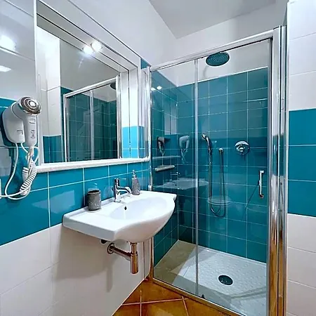 Hotel Queen House Bosa