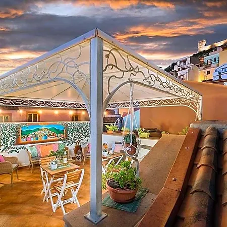 Queen House Bosa