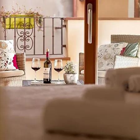 Queen House Hotel