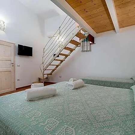 Queen House Bosa