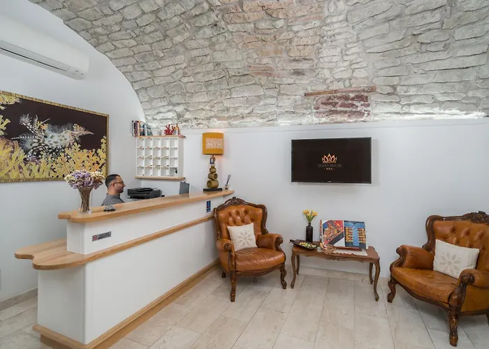 Hotel Queen House Bosa