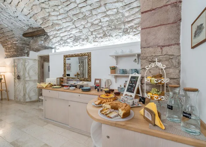 Queen House Hotel Bosa