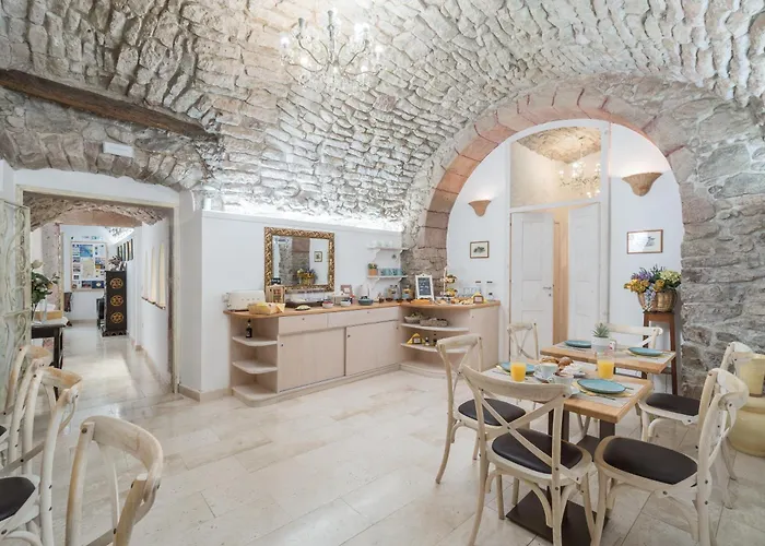Hotel Queen House Bosa