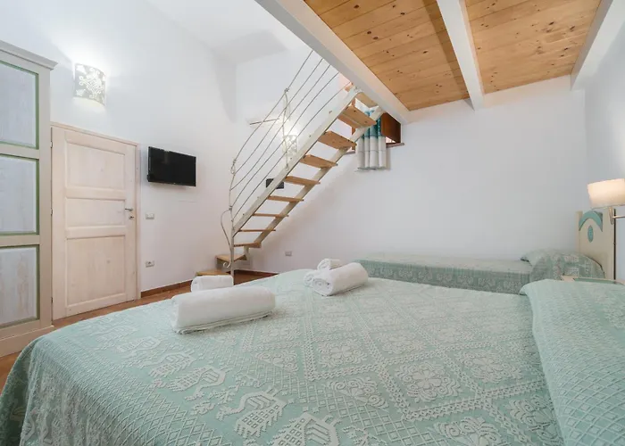 Hotel Queen House Bosa