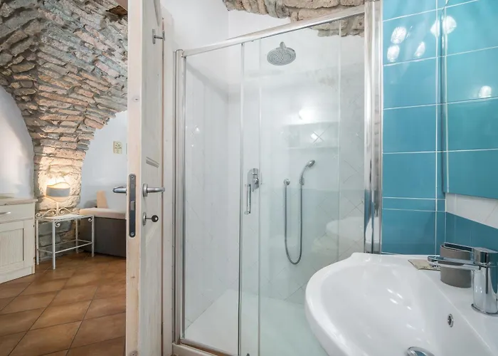 Queen House Hotel Bosa
