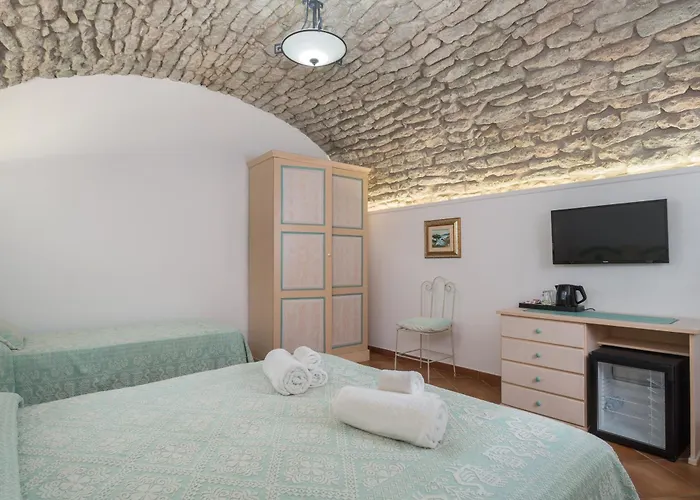 Queen House Bosa